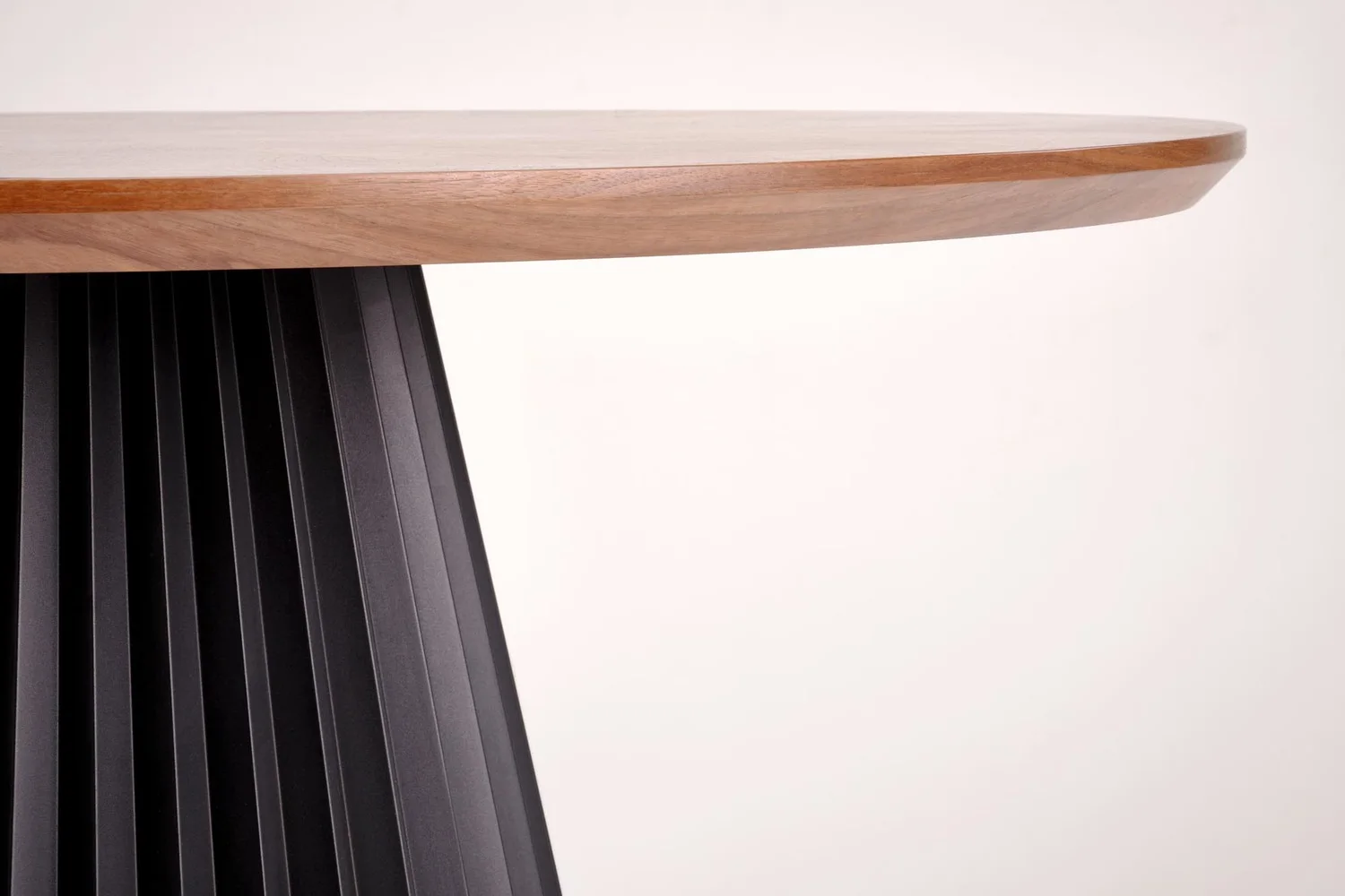 Стол обеденный HALMAR HEVELIUS орех/черный 130